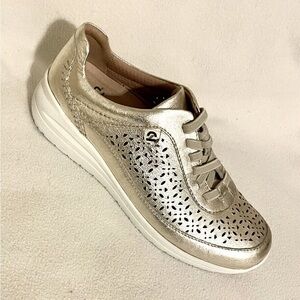 earth nimble viva gold sneakers